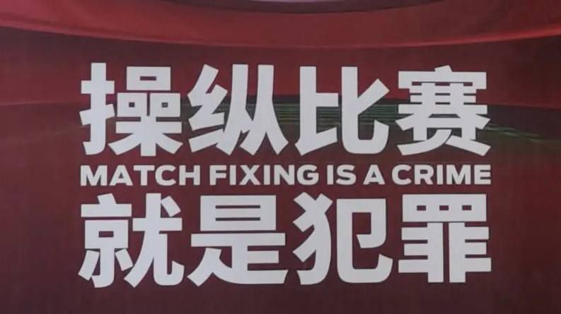 今年夏窗，多库由雷恩以6000万欧价格转会曼城，本赛季他出场19场比赛，贡献4球6助。